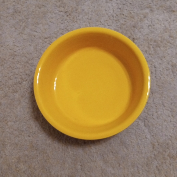 GORGEOUS VTG FIESTA 10" Yellow Round Bakeware Bowl. - Picture 3 of 3